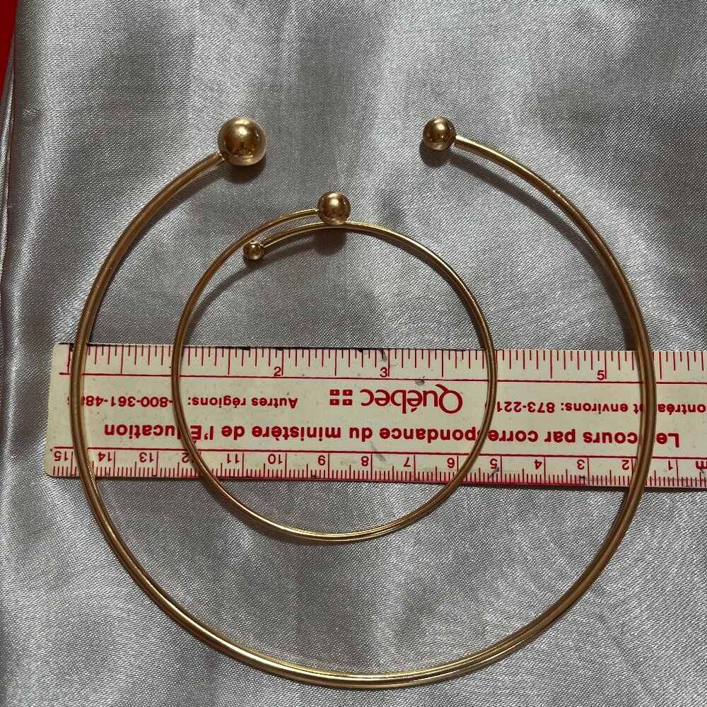 Necklace and bracelet